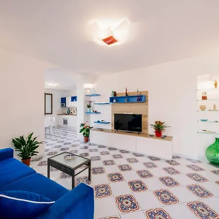 Holiday home Alone