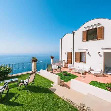 Holiday home Alone
